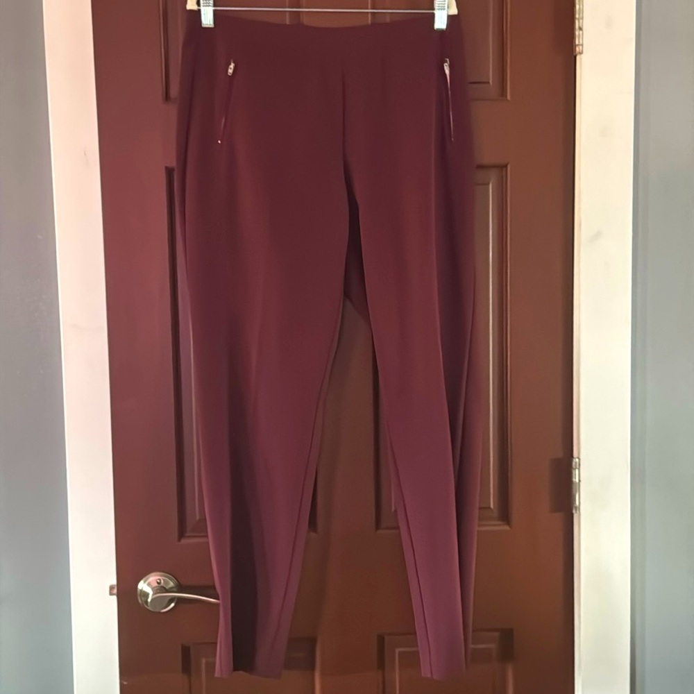 Zac $ Rachel. Very gently used slacks maybe wore once. 
Waist 18
Inseam 32